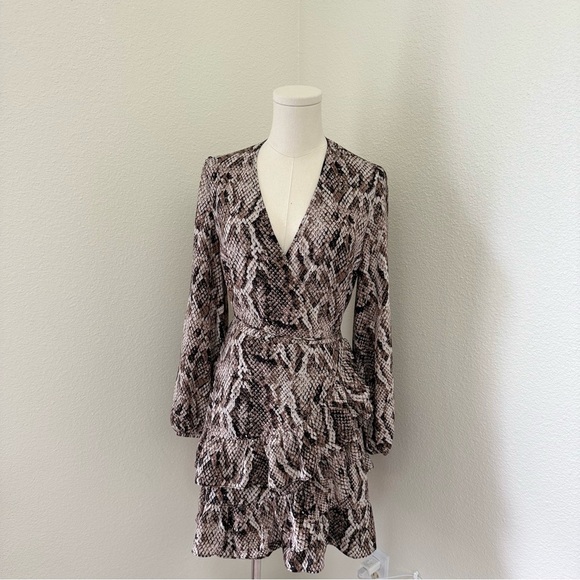 1. STATE Brown Sultry Snakeskin Print Ruffled Long Sleeve Wrap Mini Dress Size 4 - Picture 8 of 13
